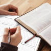 Carnet de Prières: Un livret pour y rédiger vos prières, vos réflexions au sujet des versets de la Bible et de vos expériences. Broché – 13 avril 2020