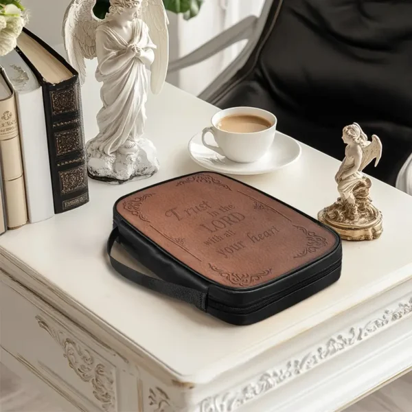 Couverture de la Bible en simili cuir