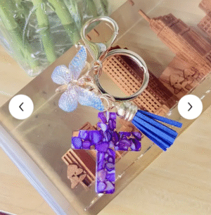 Porte-clé Papillon et Croix à Pompons