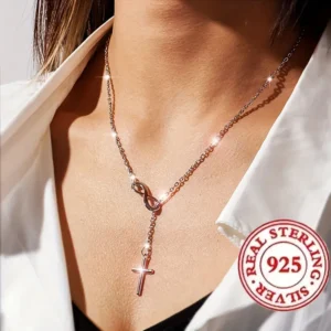 Collier croix infinie design élégant